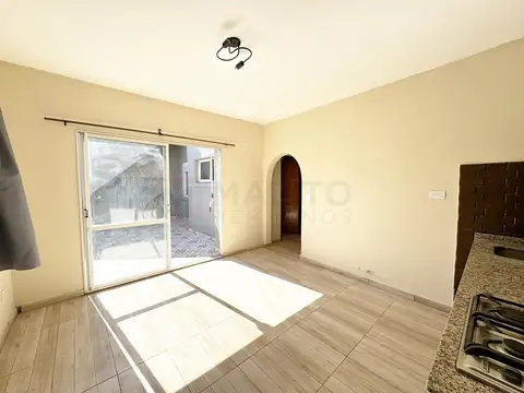 Depto Tipo Casa en Alquiler de 2 dormitorios