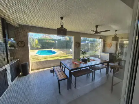 Casa en Venta con 6 cocheras