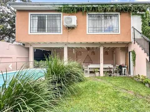 Casa en Venta con local  - 4 Ambientes con parque y pileta en Tigre Centro