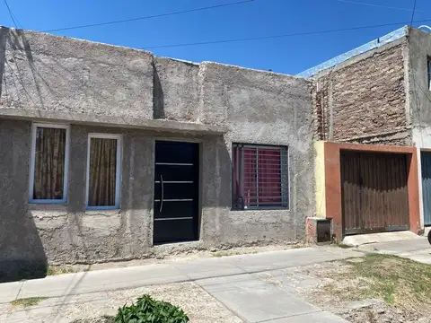 VENTA CASA 2 DORMITORIOS - BARRIO ESTANZUELA