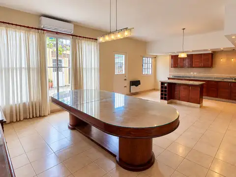 ¡AMPLIO PH DE 4 AMBIENTES CON JARDIN, SUITE Y ESPACIO VERDE EN REMEDIOS DE ESCALADA!
