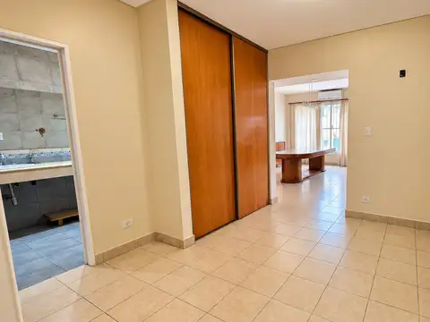 ¡AMPLIO PH DE 4 AMBIENTES CON JARDIN, SUITE Y ESPACIO VERDE EN REMEDIOS DE ESCALADA!