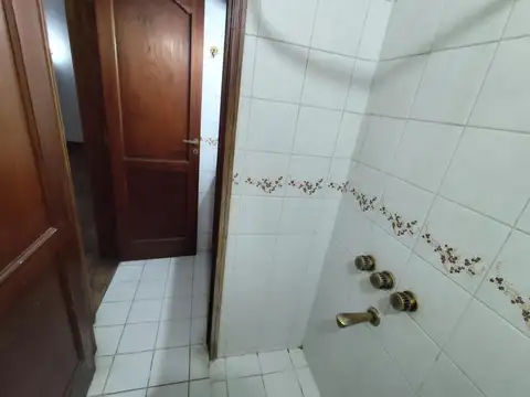 Casa en Alquiler con 2 cocheras
