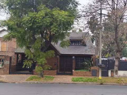 ALQUILER casa  5 ambientes con piscina