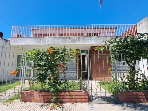 Casa a metros de la Costanera a refaccionar