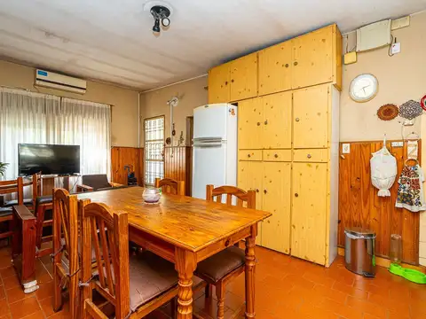 VENTA CASA 2 DORMITORIOS JARDIN Y COCHERA ZONA SUR