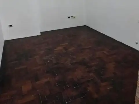 Caseros 2100, Piso PB