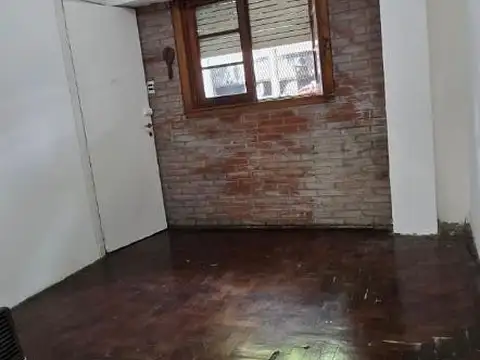 Caseros 2100, Piso PB