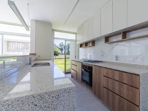 Casa 5 ambientes con 1 baño