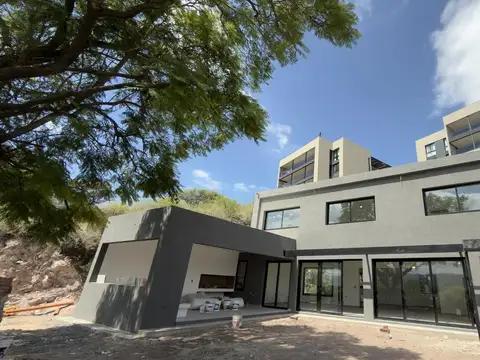 VENTA – Casa a estrenar de 3 dormitorios con vista a las sierras en La Cuesta