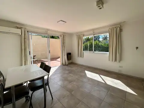 Pedro Barbosa 600, Piso 1