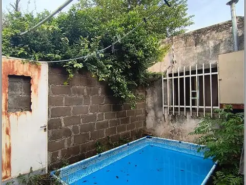 LARREA 3000, Casa interna unica 2 dorm.+amplio patio.-