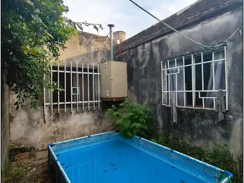 LARREA 3000, Casa interna unica 2 dorm.+amplio patio.-