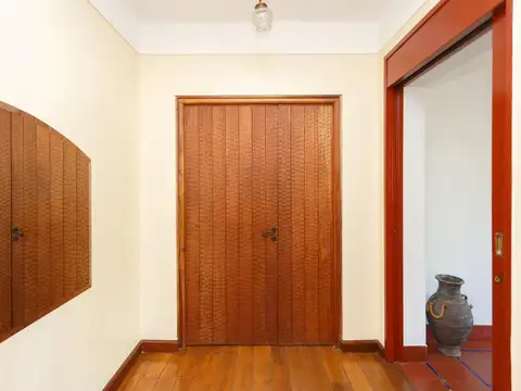 Casa en Venta con 4 cocheras