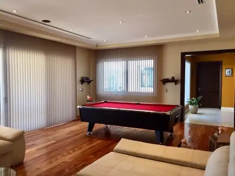 Casa 6 ambientes con 5 baños