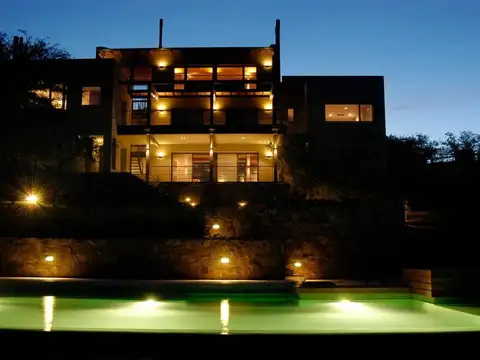 Casa en Venta en Unquillo, USD 999.000