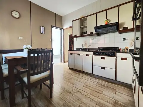 Casa 5 ambientes con 2 baños
