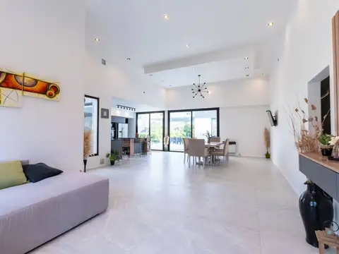 Re/ Max vende casa a estrenar en LAS ALMENAS