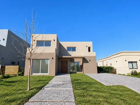 Casa en Venta en Pilar del Este - Santa Lucia, USD 249.000