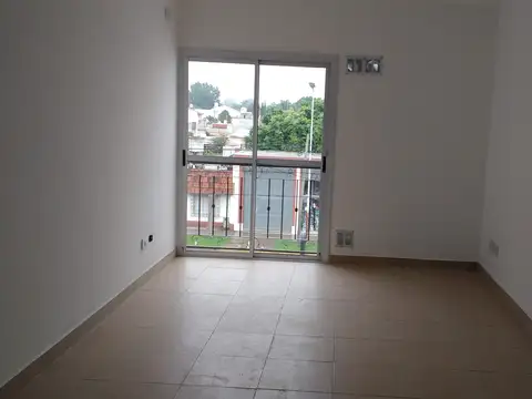 Departamento en Alquiler en Villa Luzuriaga, $ 525.000