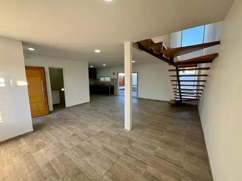 Depto Tipo Casa en Alquiler de 3 dormitorios
