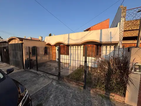 Casa  en Venta en Villa Loma Hermosa, Tres de Febrero, G.B.A. Zona Oeste