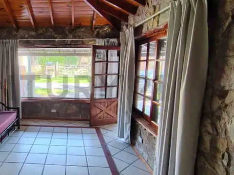Casa en Alquiler con 1 cochera
