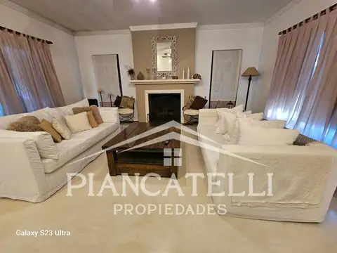 Casa en Venta con 3 cocheras