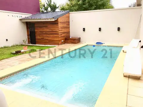 VENTA DE CASA 4 AMBIENTES EN ITUZAINGO NORTE CON PISCINA