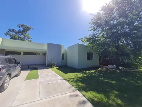 Casa en Venta en La Plata [Cod: 069]