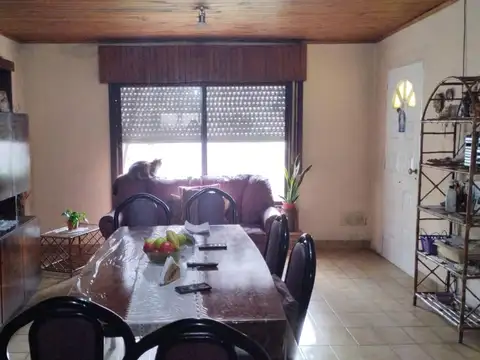 Casa 3 ambientes con 1 baño