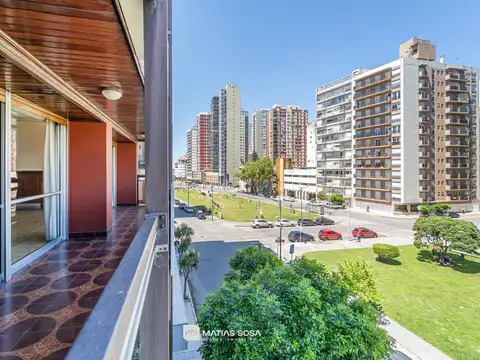 Venta - Semipiso 5 Ambientes - Vista a la Plaza - 2 Cocheras - Zona Centro