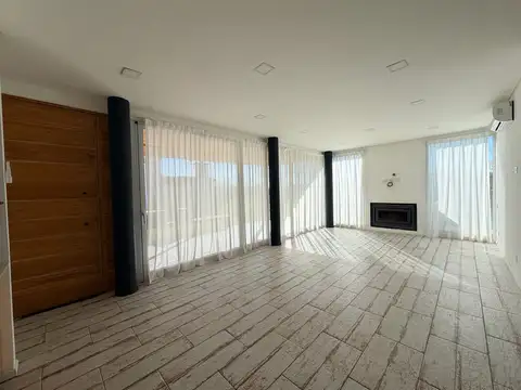 ALQUILER Casa 5 dormitorios Vila Marina II