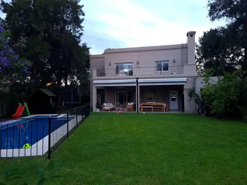 Casa 6 ambientes con 2 baños