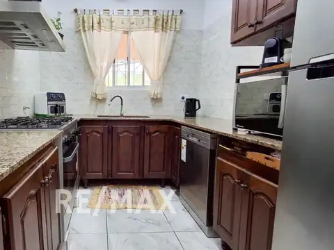 Casa en Venta con 3 cocheras