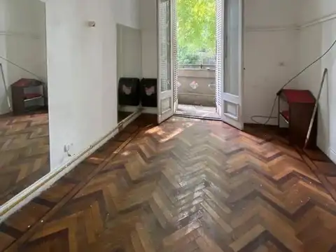 PH Comercial con renta de 3 amb. con Dep. de servicio y garage. Posibilidad de financiación privada.