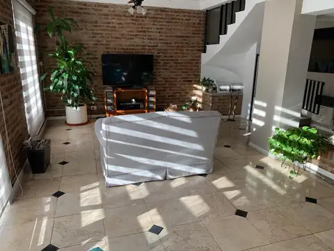 PH TIPO CASA  EN FLORES