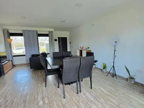 Casa 3 ambientes con 2 baños