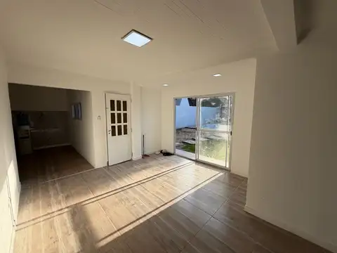 Casa en Alquiler con 1 cochera