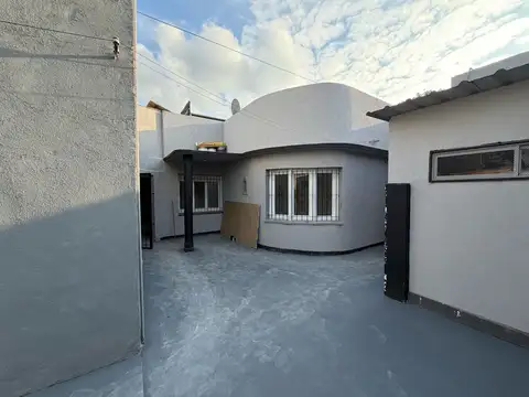 Casa 4 ambientes con 1 baño