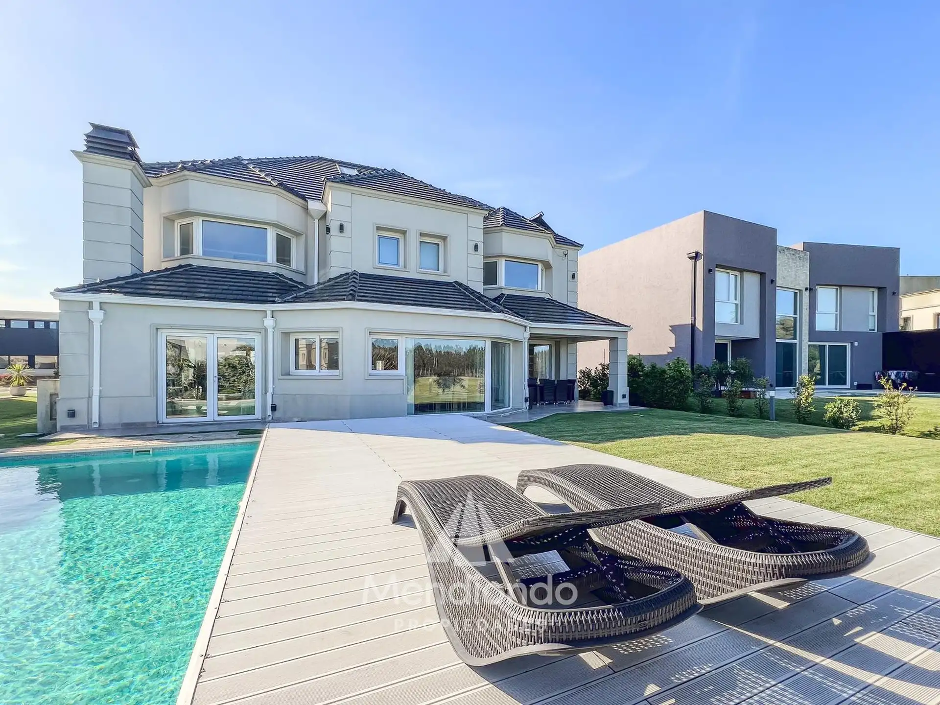 Casa 5 amb con piscina y cochera triple en Barrio Privado Tierras del Mar