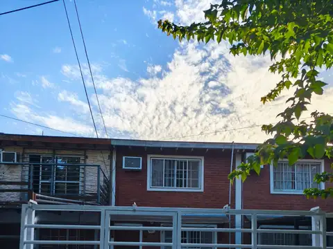 "HERMOSO DUPLEX A 1 CUADRA DE RIVADAVIA"