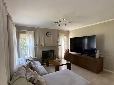 Casa en Alquiler en Abril Club De Campo, USD 4.500