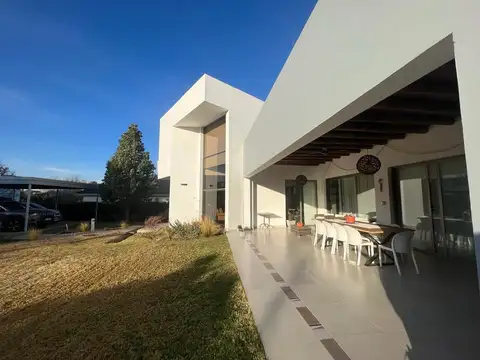 Casa en Venta en Chacras de Coria, USD 380.000