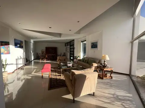 Casa 7 ambientes con 3 baños