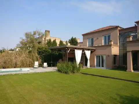 Casa en Alquiler de 4 dormitorios