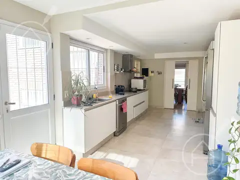 Casa 5 ambientes con 2 baños