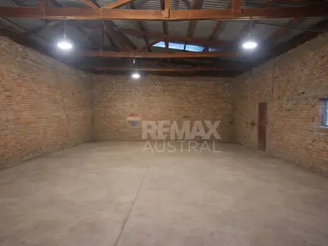 VENTA CASA DE 3 DORMITORIOS CON GALPON - SARMIENTO
