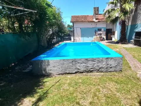 Casa 3 Ambientes con Gran Fondo y Pileta ? Castelar