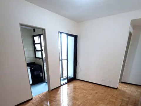 2 AMB 30 MTS TOT (Aprox) EN IMPECABLE ESTADO, LATERAL MUY LUMINOSO,BAÑO COMPT., COCINA Y LAVADERO INDPTE., EXC. UBICACIÓN